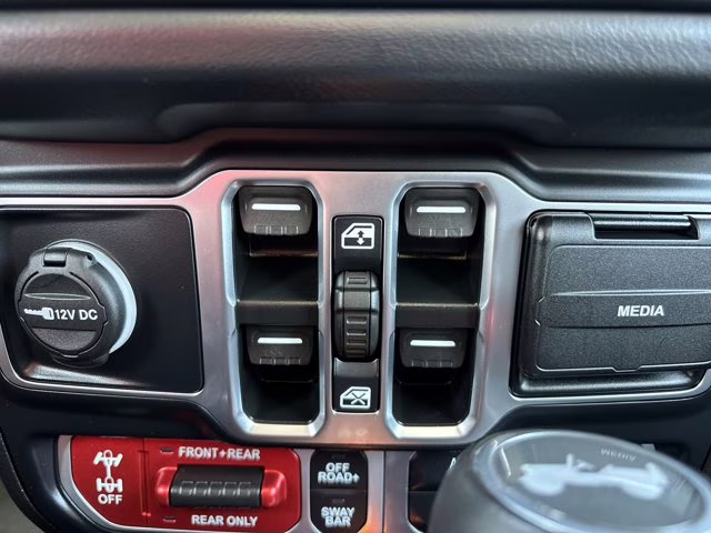 2025 Bright White Clearcoat Jeep Wrangler Rubicon X 4X4 Convertible