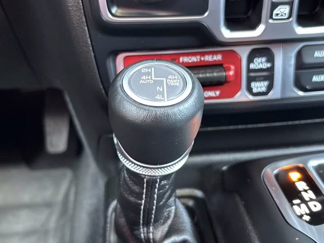 2025 Bright White Clearcoat Jeep Wrangler Rubicon X 4X4 Convertible