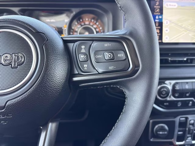 2025 Bright White Clearcoat Jeep Wrangler Rubicon X 4X4 Convertible