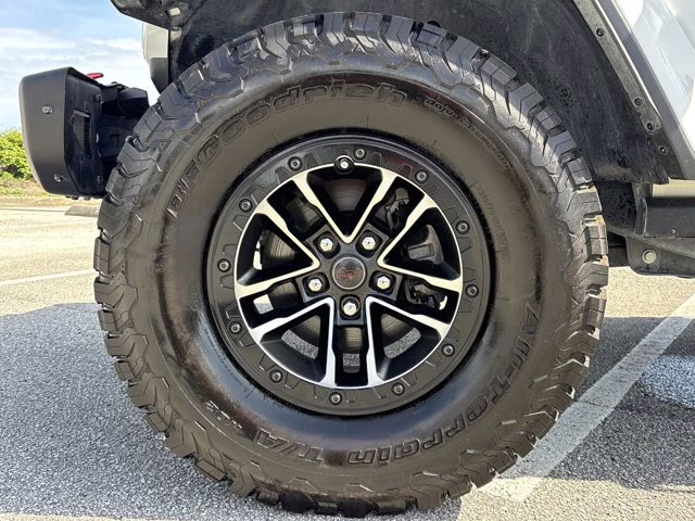 2025 Bright White Clearcoat Jeep Wrangler Rubicon X 4X4 Convertible