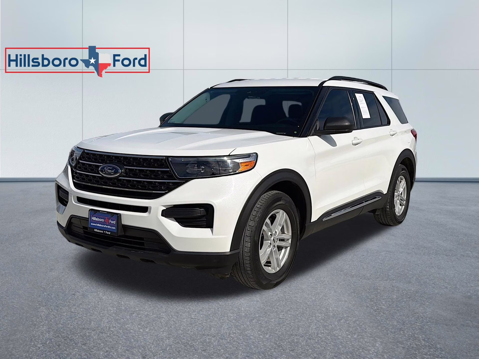 2023 Star White Metallic Tri-Coat Ford Explorer XLT RWD SUV
