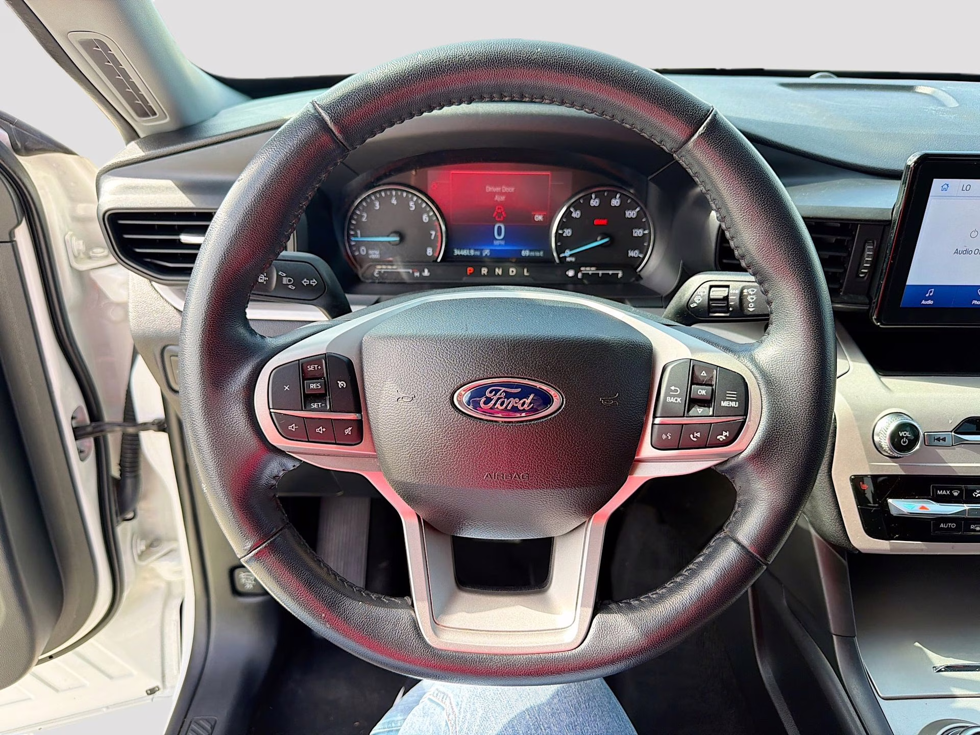 2023 Star White Metallic Tri-Coat Ford Explorer XLT RWD SUV