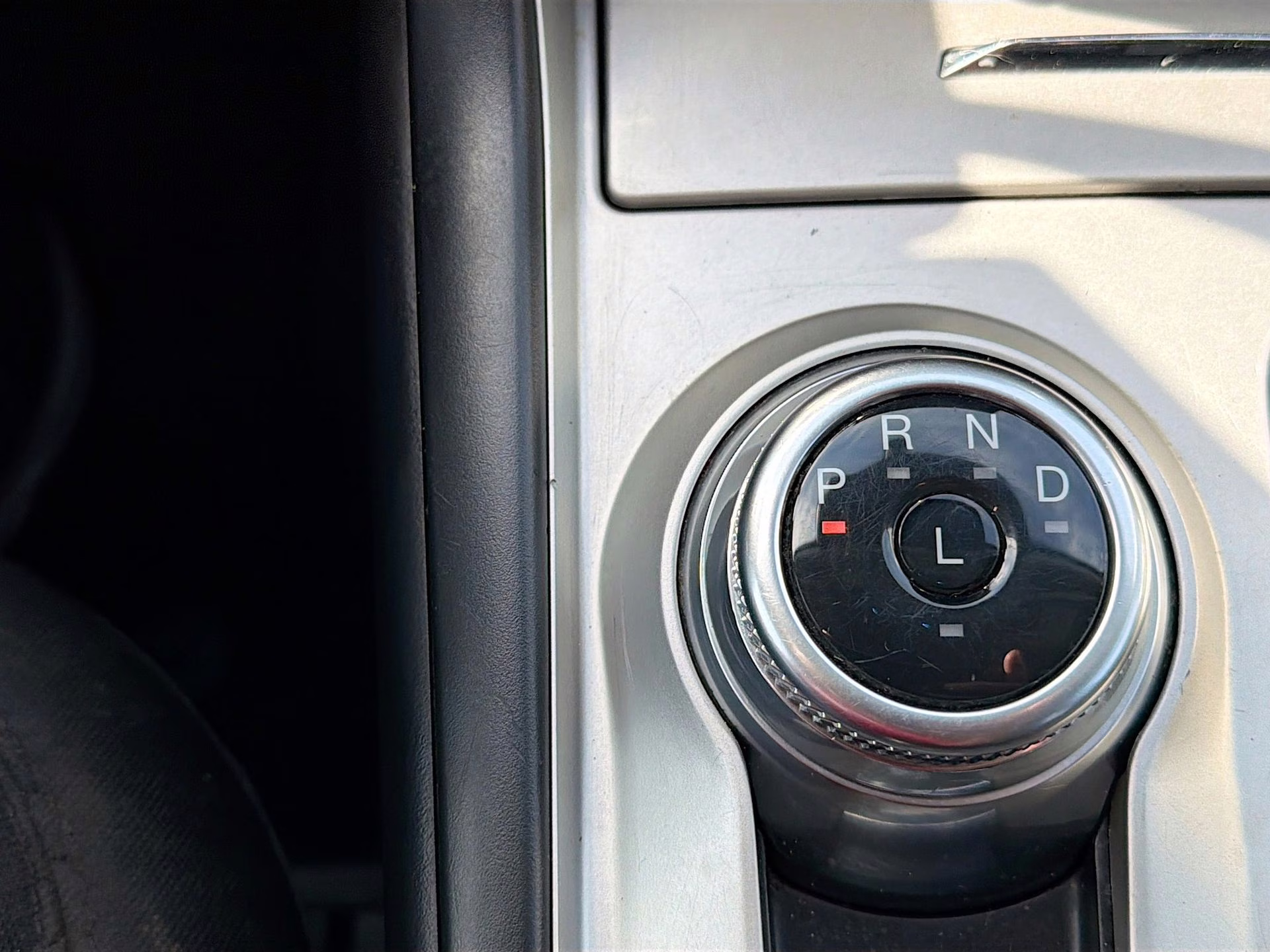 2023 Star White Metallic Tri-Coat Ford Explorer XLT RWD SUV