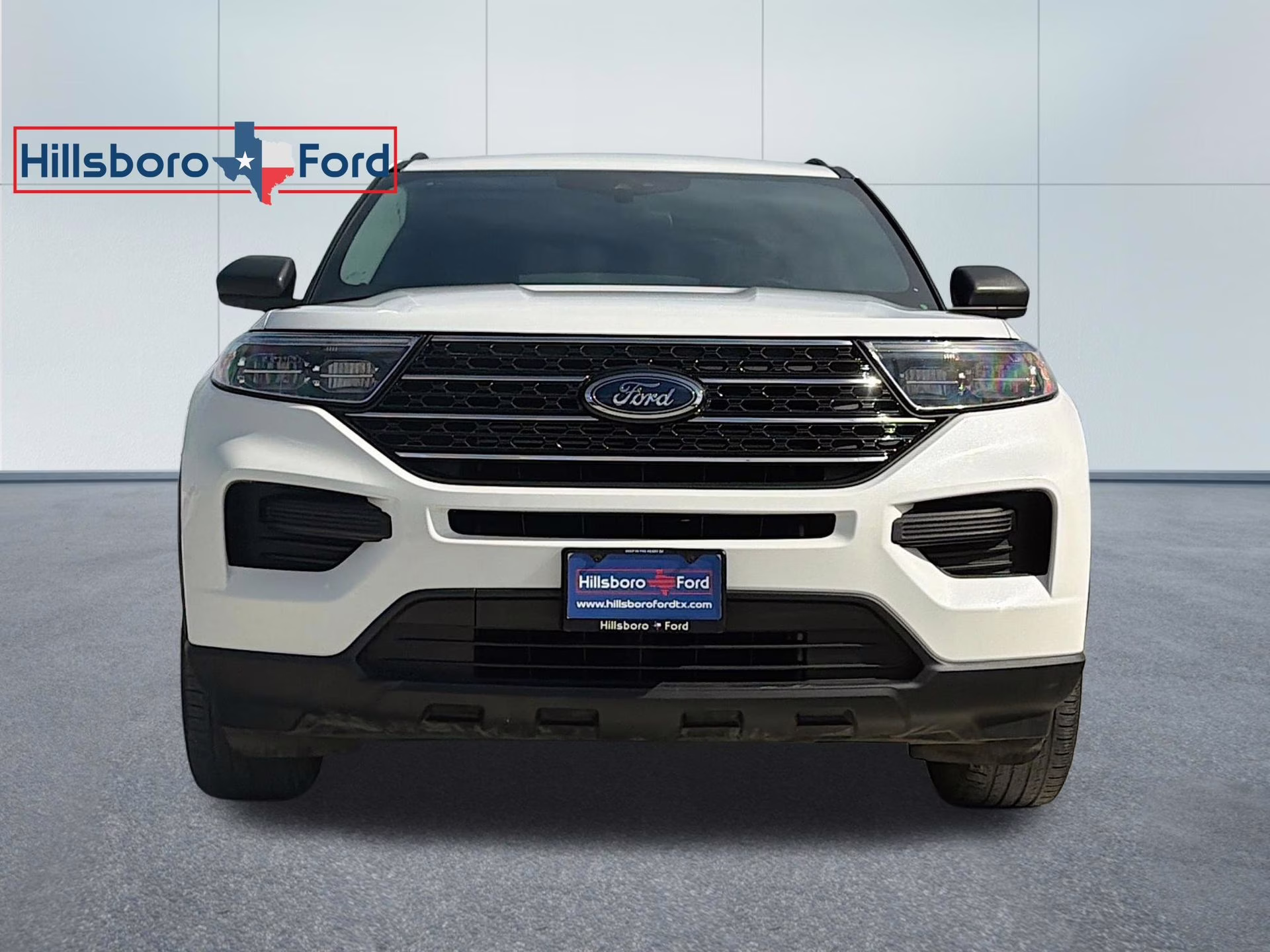 2023 Star White Metallic Tri-Coat Ford Explorer XLT RWD SUV