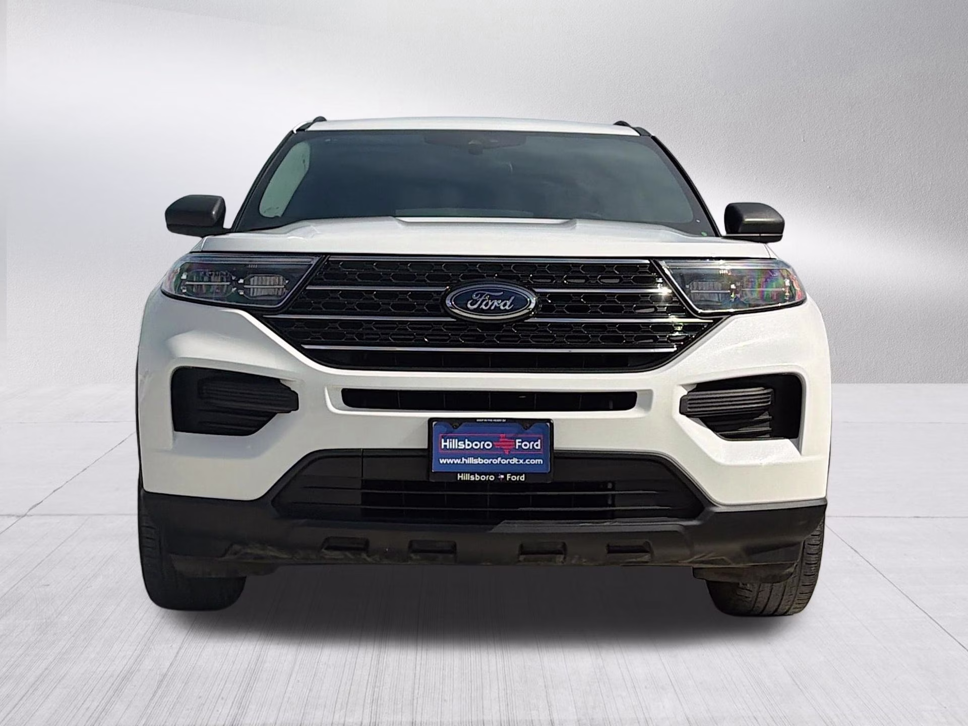 2023 Star White Metallic Tri-Coat Ford Explorer XLT RWD SUV