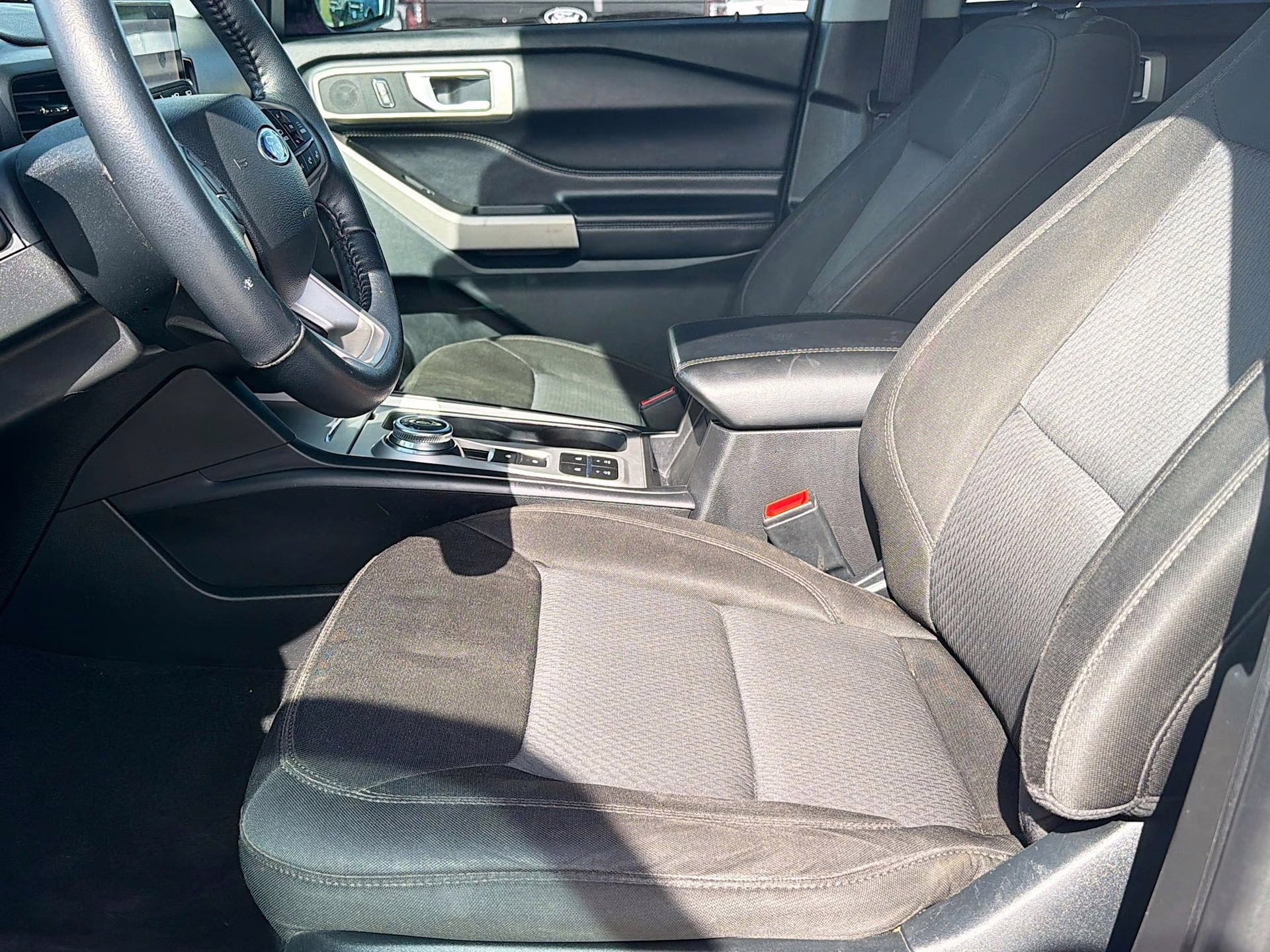 2023 Star White Metallic Tri-Coat Ford Explorer XLT RWD SUV