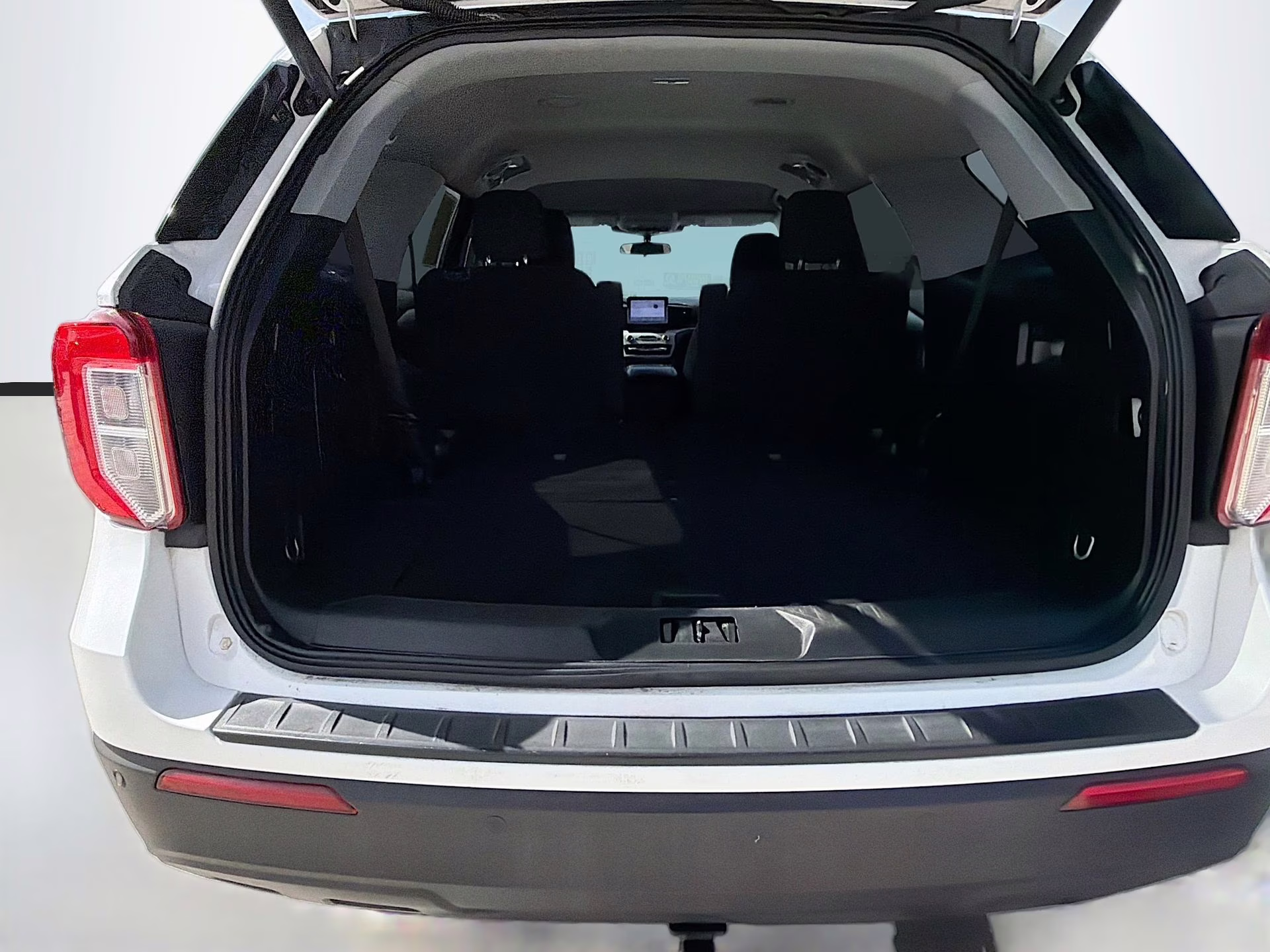 2023 Star White Metallic Tri-Coat Ford Explorer XLT RWD SUV