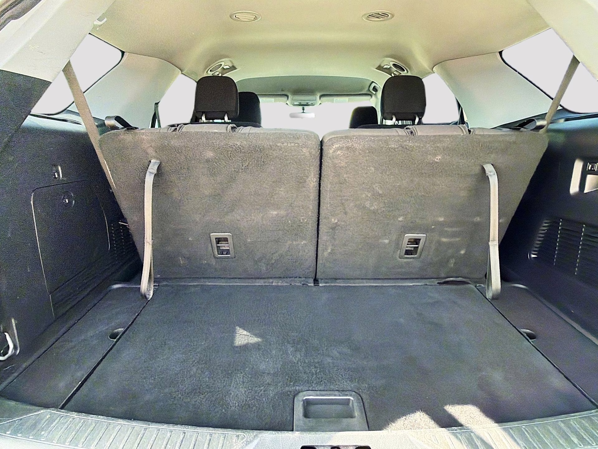 2023 Star White Metallic Tri-Coat Ford Explorer XLT RWD SUV