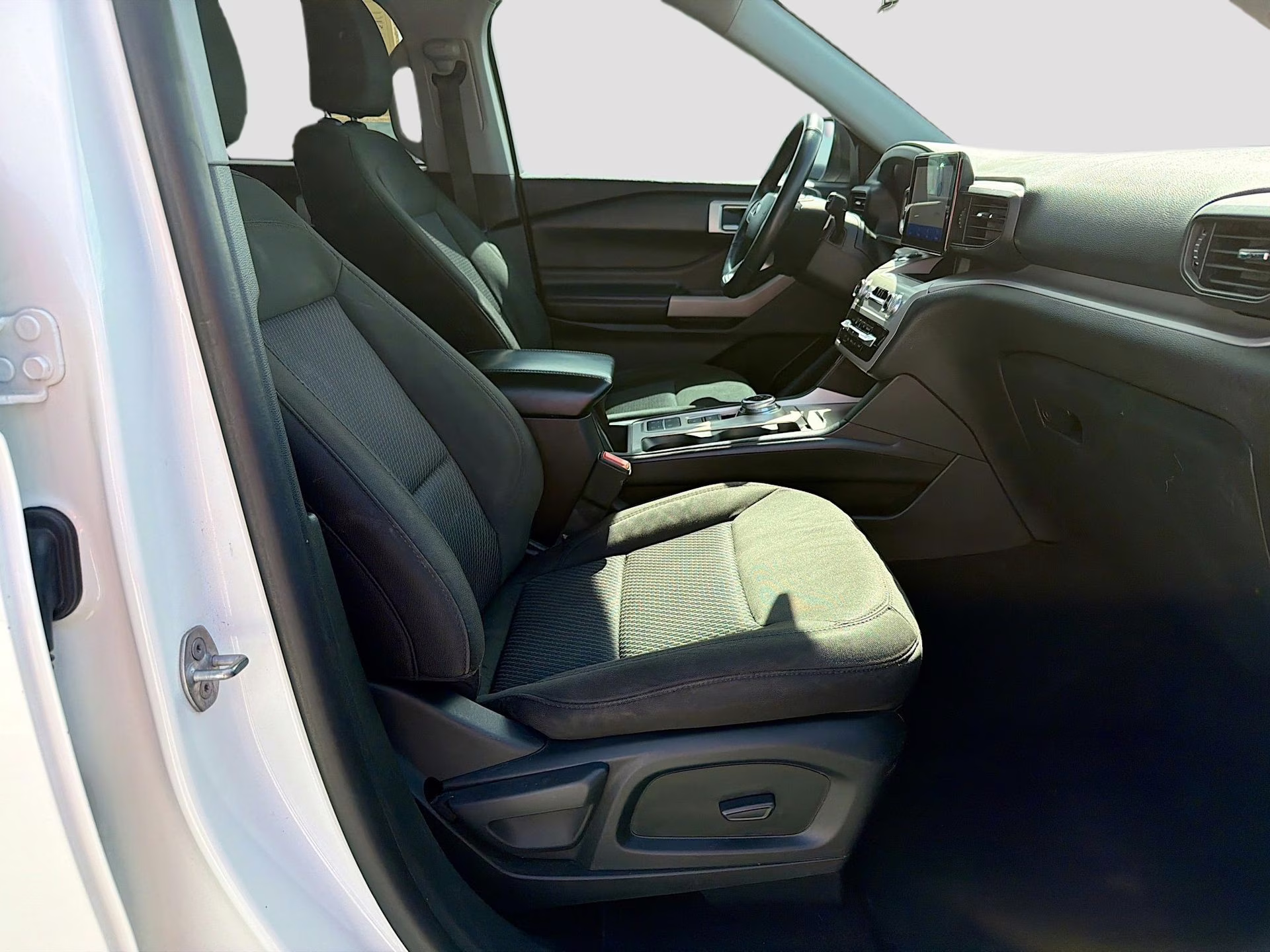 2023 Star White Metallic Tri-Coat Ford Explorer XLT RWD SUV