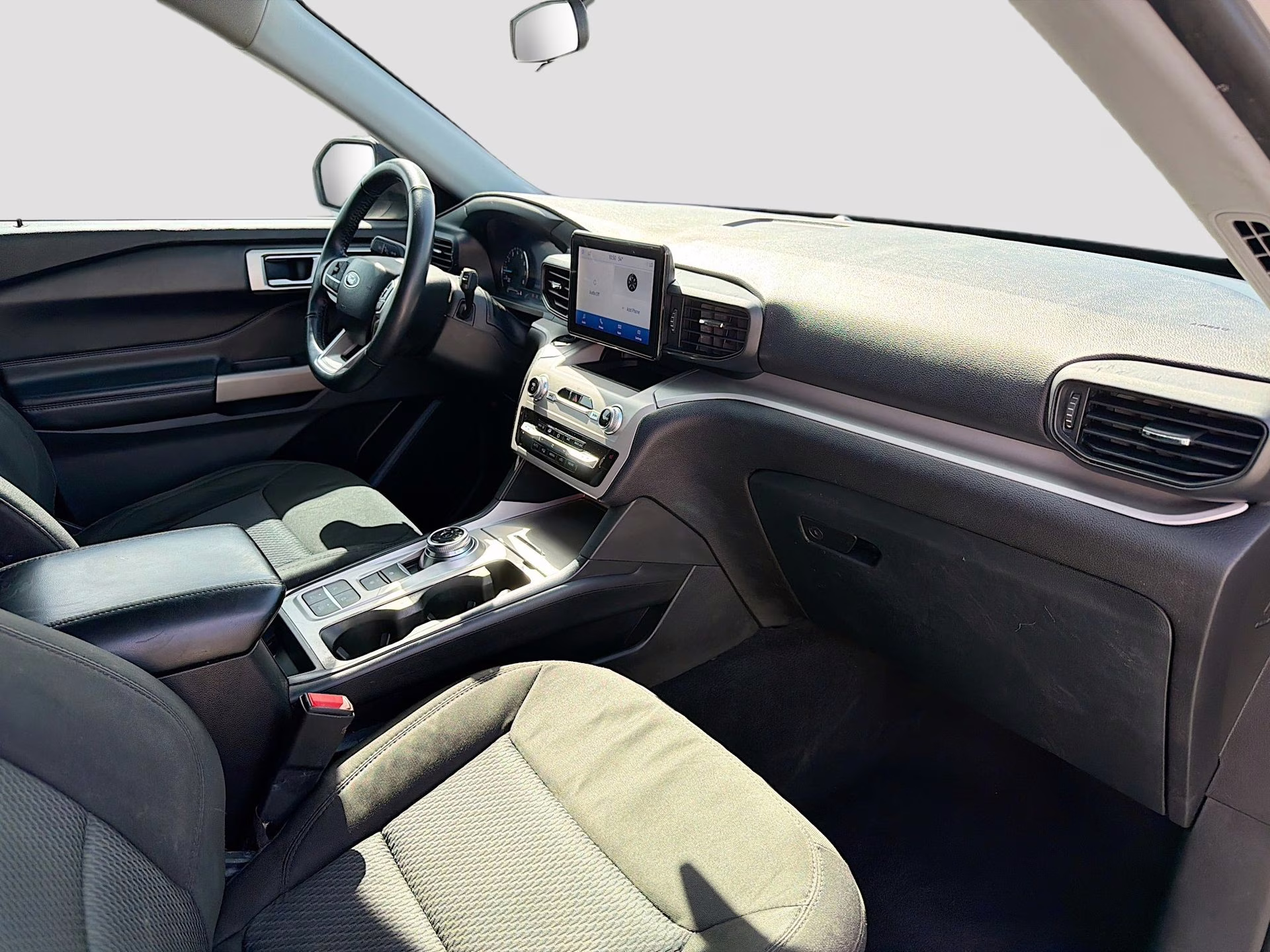 2023 Star White Metallic Tri-Coat Ford Explorer XLT RWD SUV