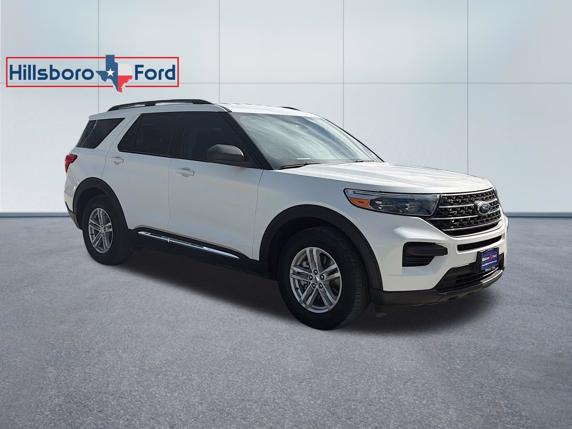2023 Star White Metallic Tri-Coat Ford Explorer XLT RWD SUV