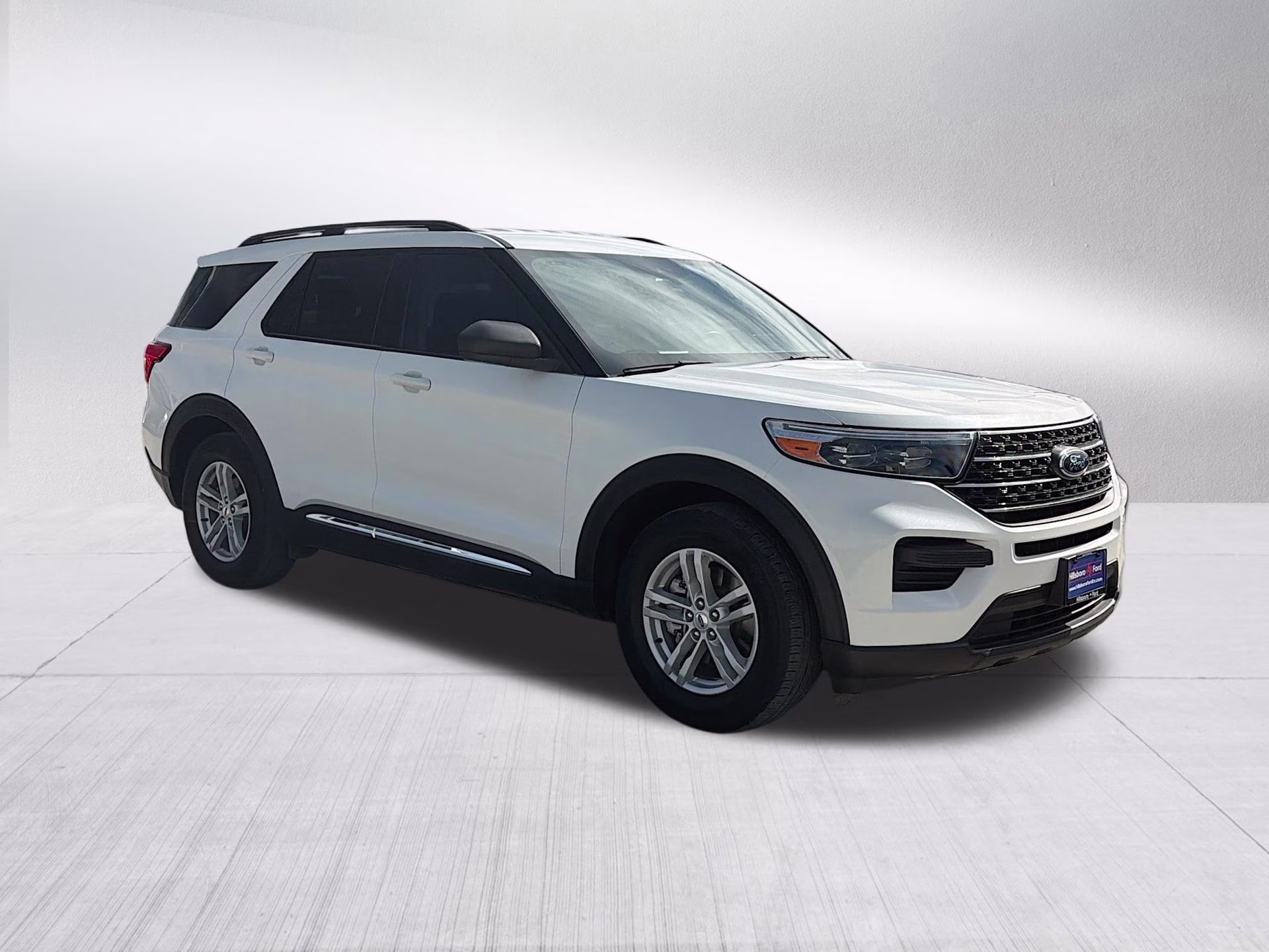 2023 Star White Metallic Tri-Coat Ford Explorer XLT RWD SUV