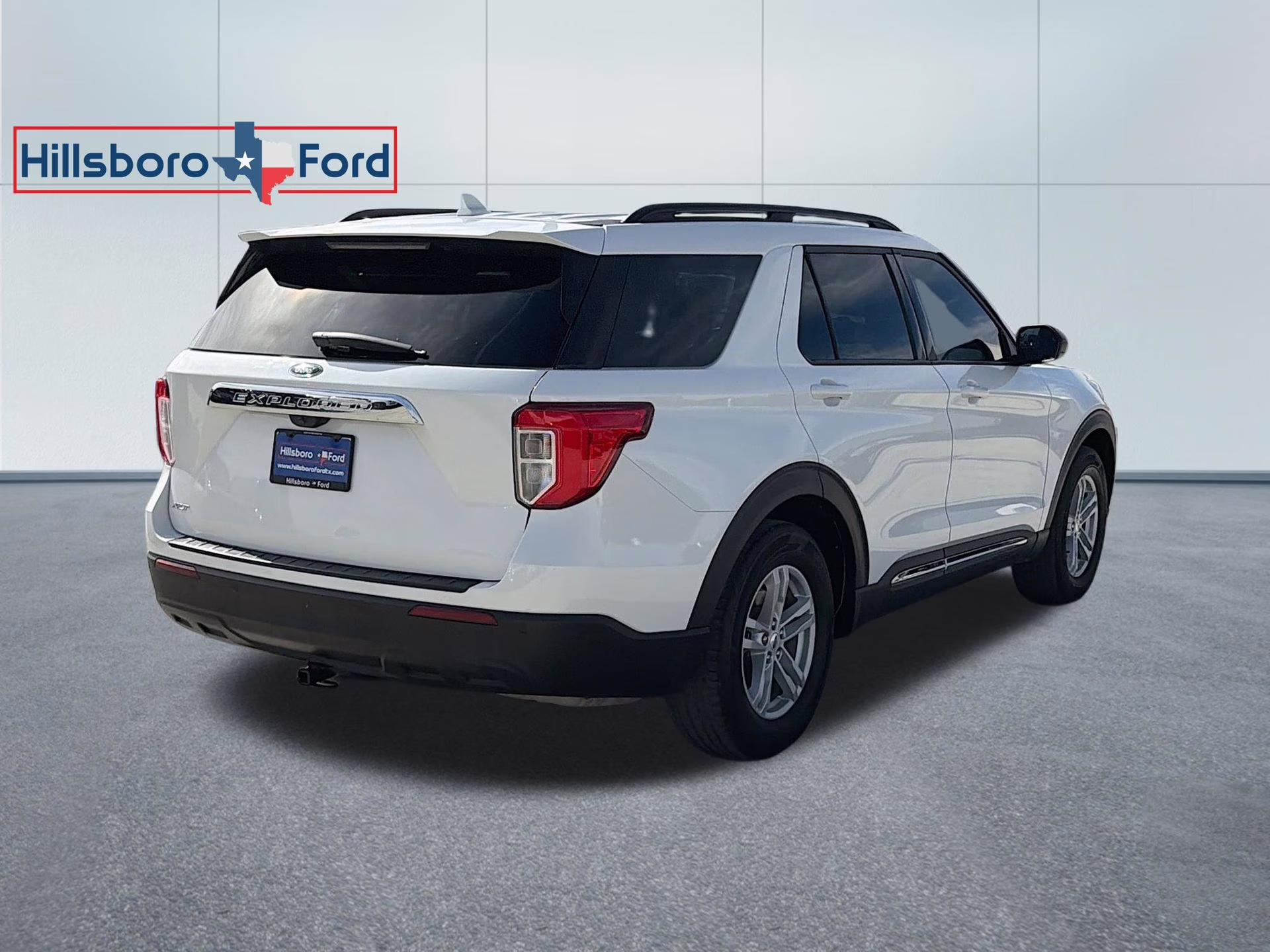 2023 Star White Metallic Tri-Coat Ford Explorer XLT RWD SUV