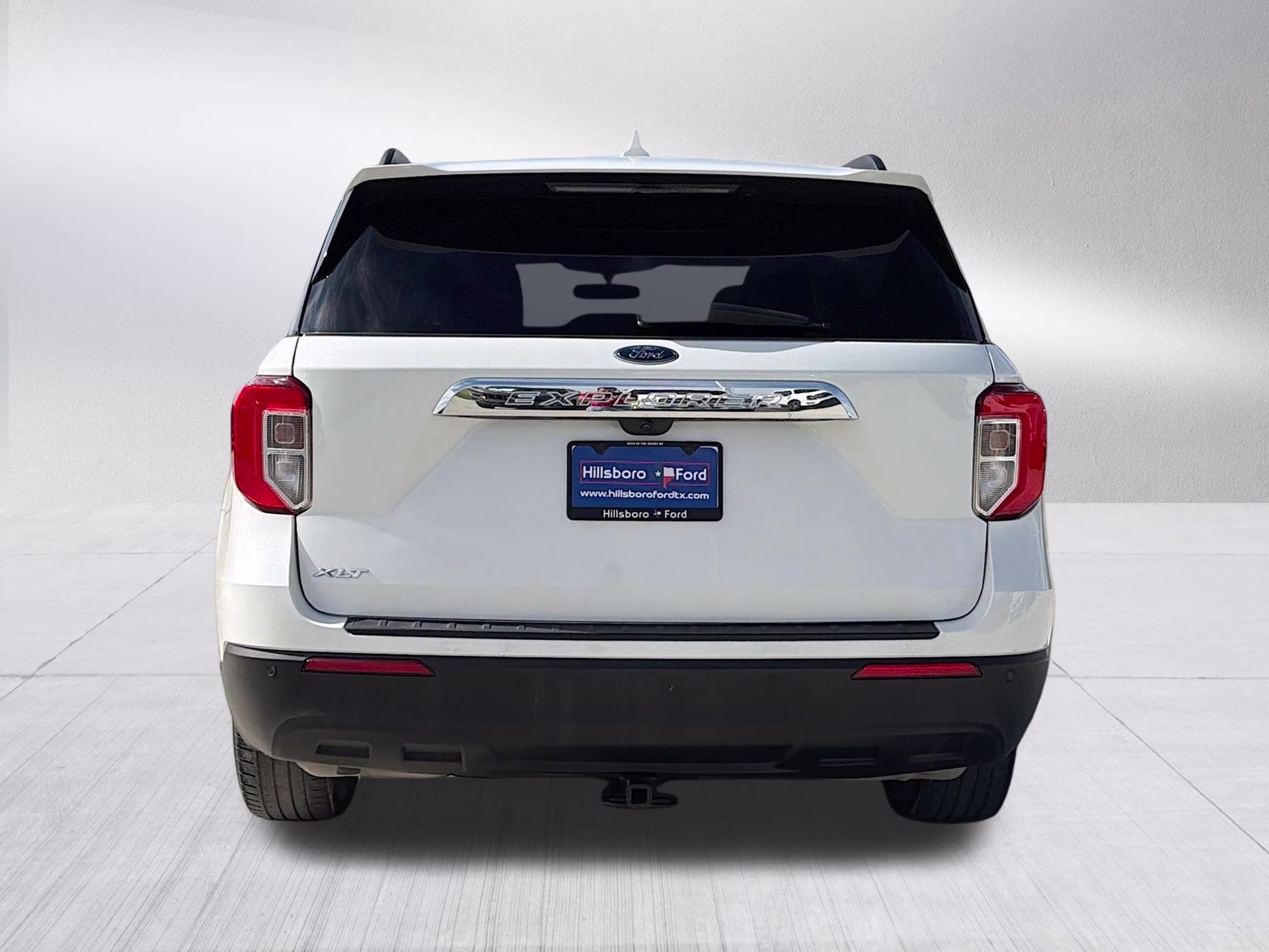 2023 Star White Metallic Tri-Coat Ford Explorer XLT RWD SUV