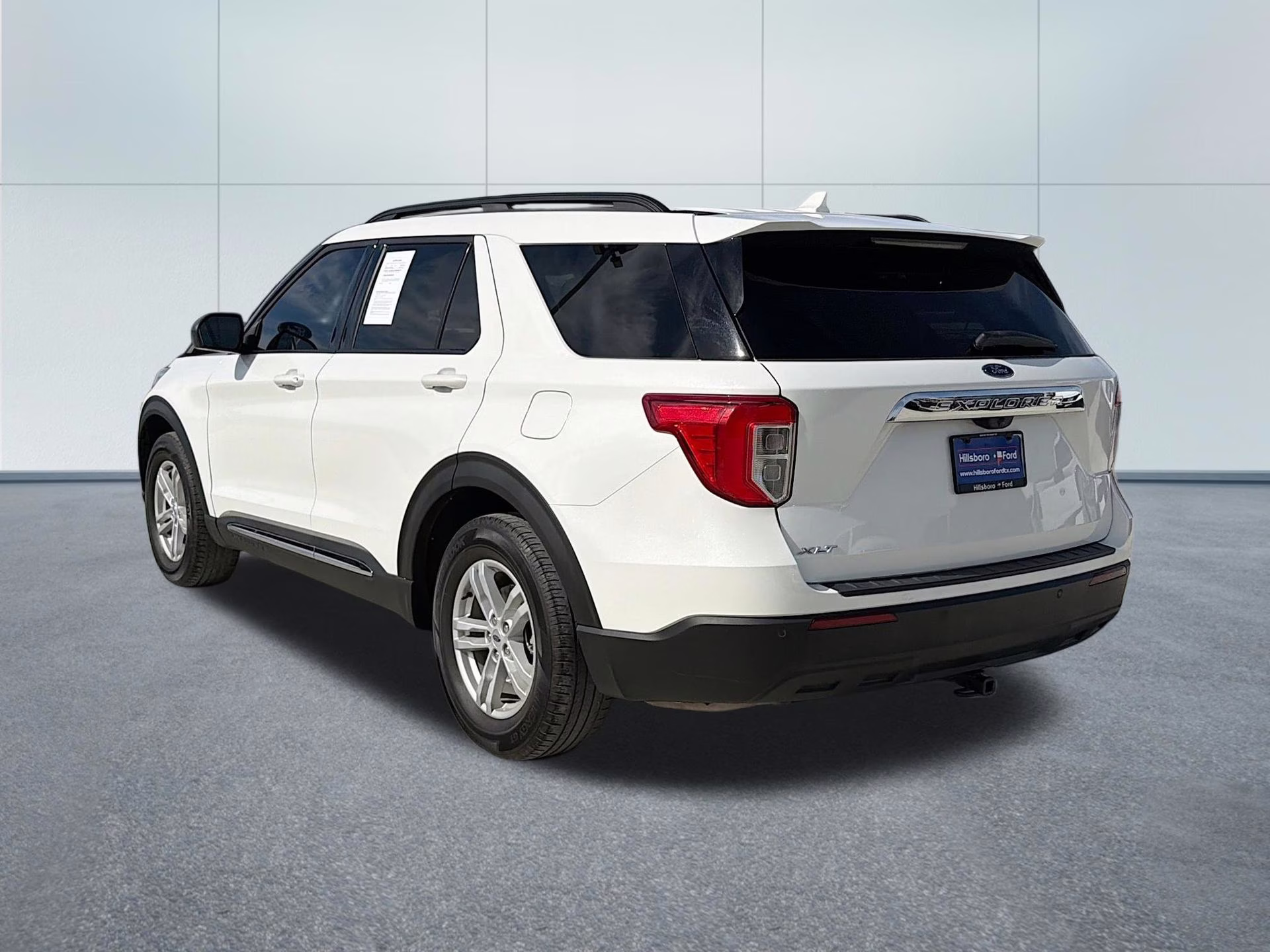 2023 Star White Metallic Tri-Coat Ford Explorer XLT RWD SUV