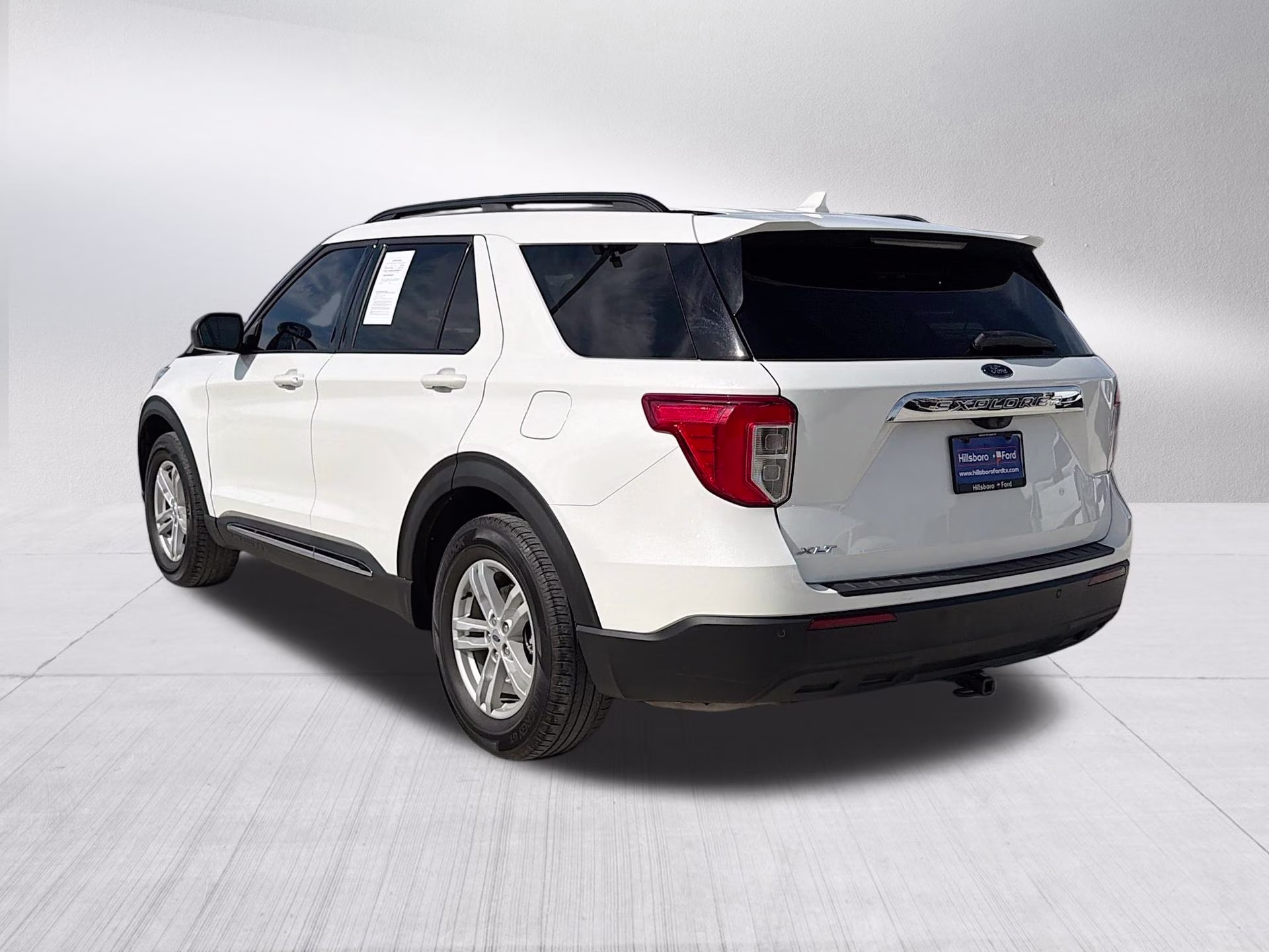 2023 Star White Metallic Tri-Coat Ford Explorer XLT RWD SUV