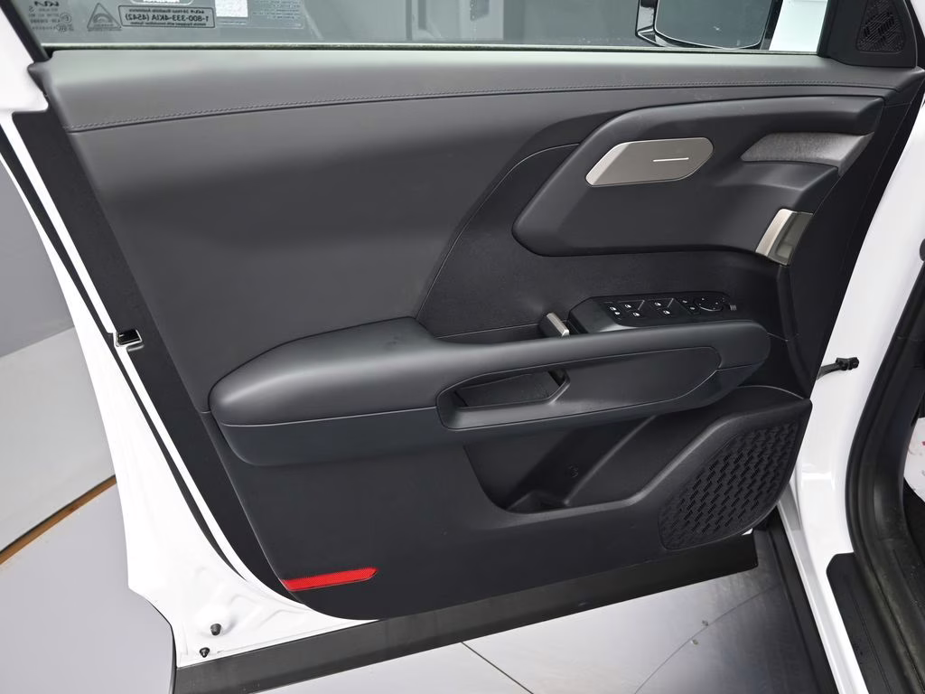 2027 Glacial White Pearl Kia Telluride LX FWD SUV