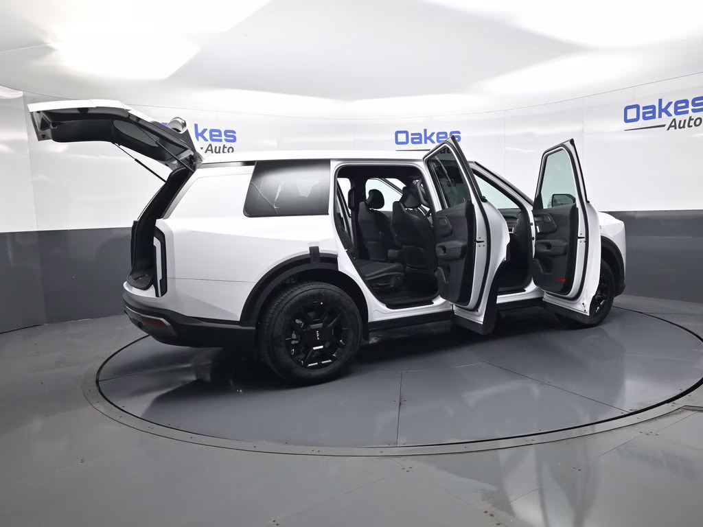2027 Glacial White Pearl Kia Telluride LX FWD SUV