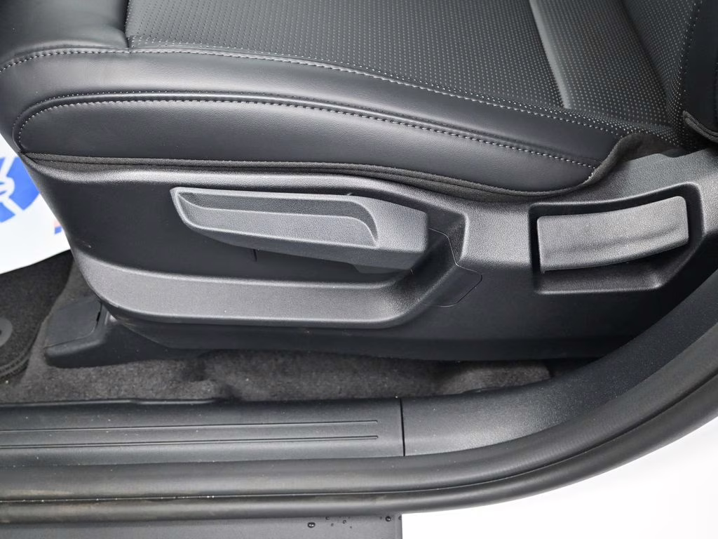 2027 Glacial White Pearl Kia Telluride LX FWD SUV