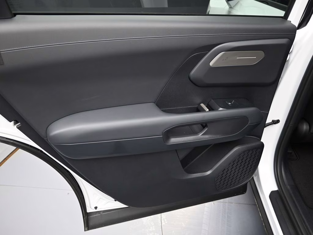 2027 Glacial White Pearl Kia Telluride LX FWD SUV