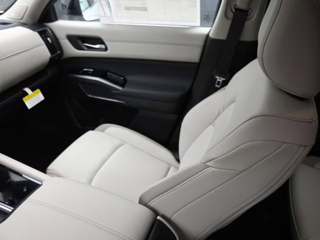 2026 Everest White Pearl Tricoat Nissan Pathfinder SL FWD SUV