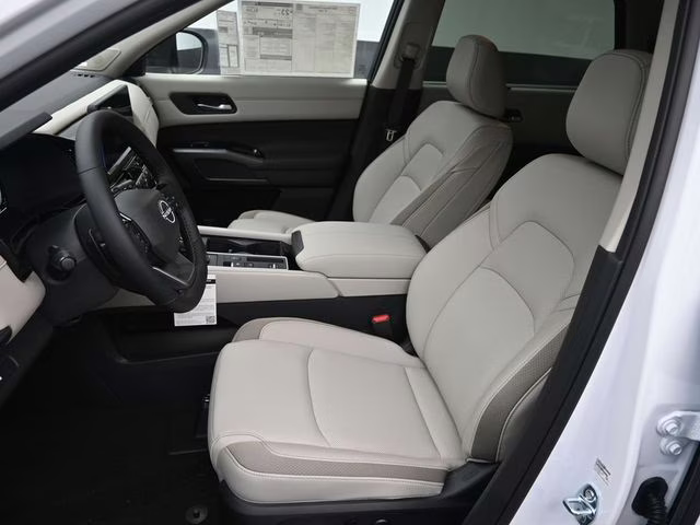 2026 Everest White Pearl Tricoat Nissan Pathfinder SL FWD SUV