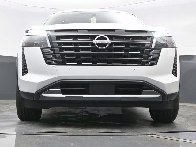 2026 Everest White Pearl Tricoat Nissan Pathfinder SL FWD SUV