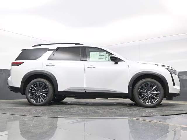 2026 Everest White Pearl Tricoat Nissan Pathfinder SL FWD SUV