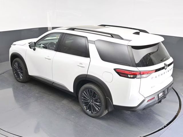 2026 Everest White Pearl Tricoat Nissan Pathfinder SL FWD SUV