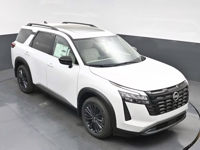 2026 Everest White Pearl Tricoat Nissan Pathfinder SL FWD SUV