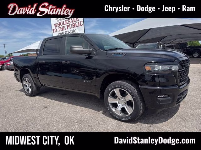 2026 Diamond Black Crystal Pearlcoat Ram 1500 Express 4X4 Truck