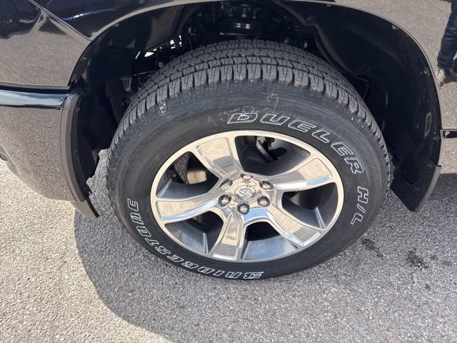 2026 Diamond Black Crystal Pearlcoat Ram 1500 Express 4X4 Truck