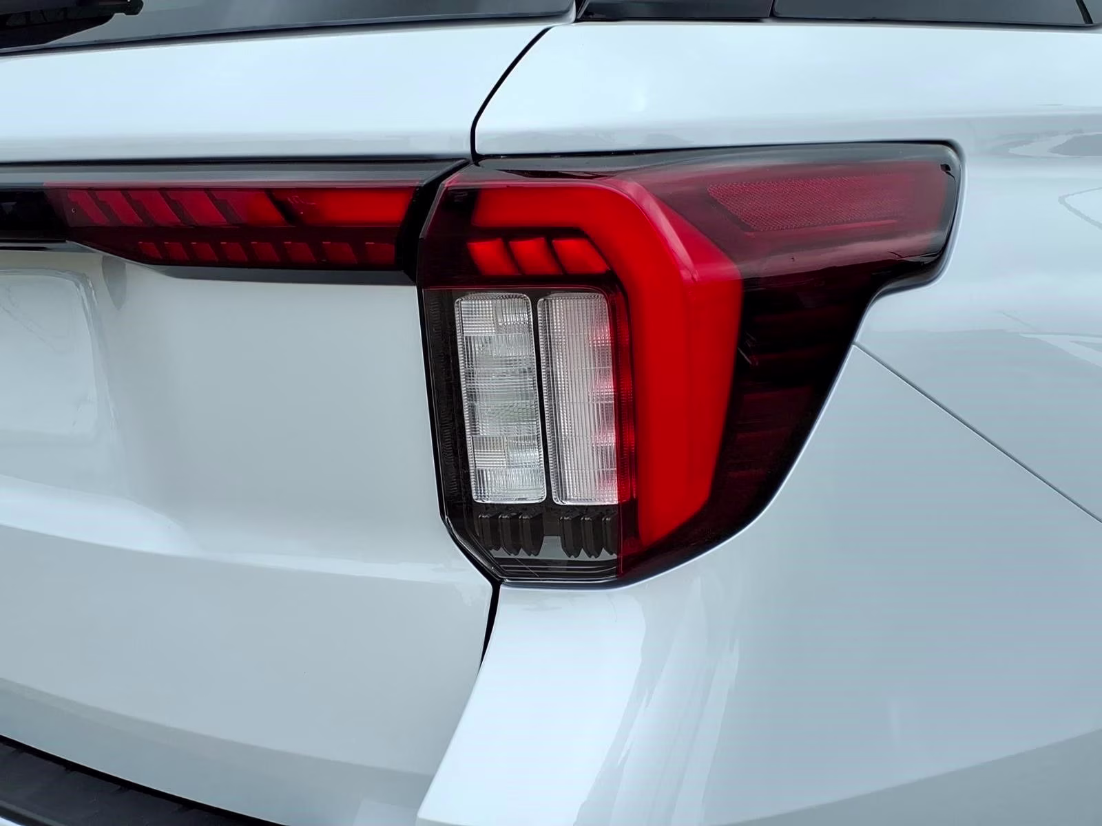 2026 White Ford Explorer ST-Line RWD SUV