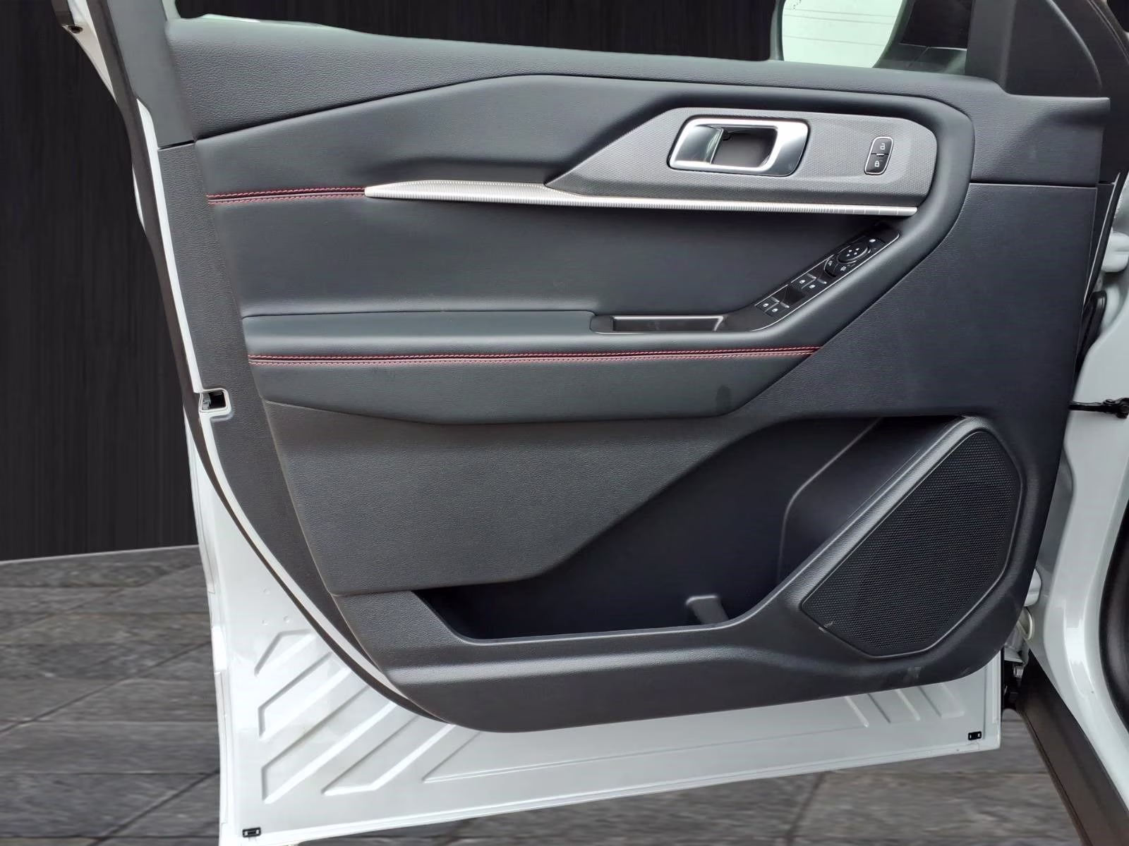 2026 White Ford Explorer ST-Line RWD SUV