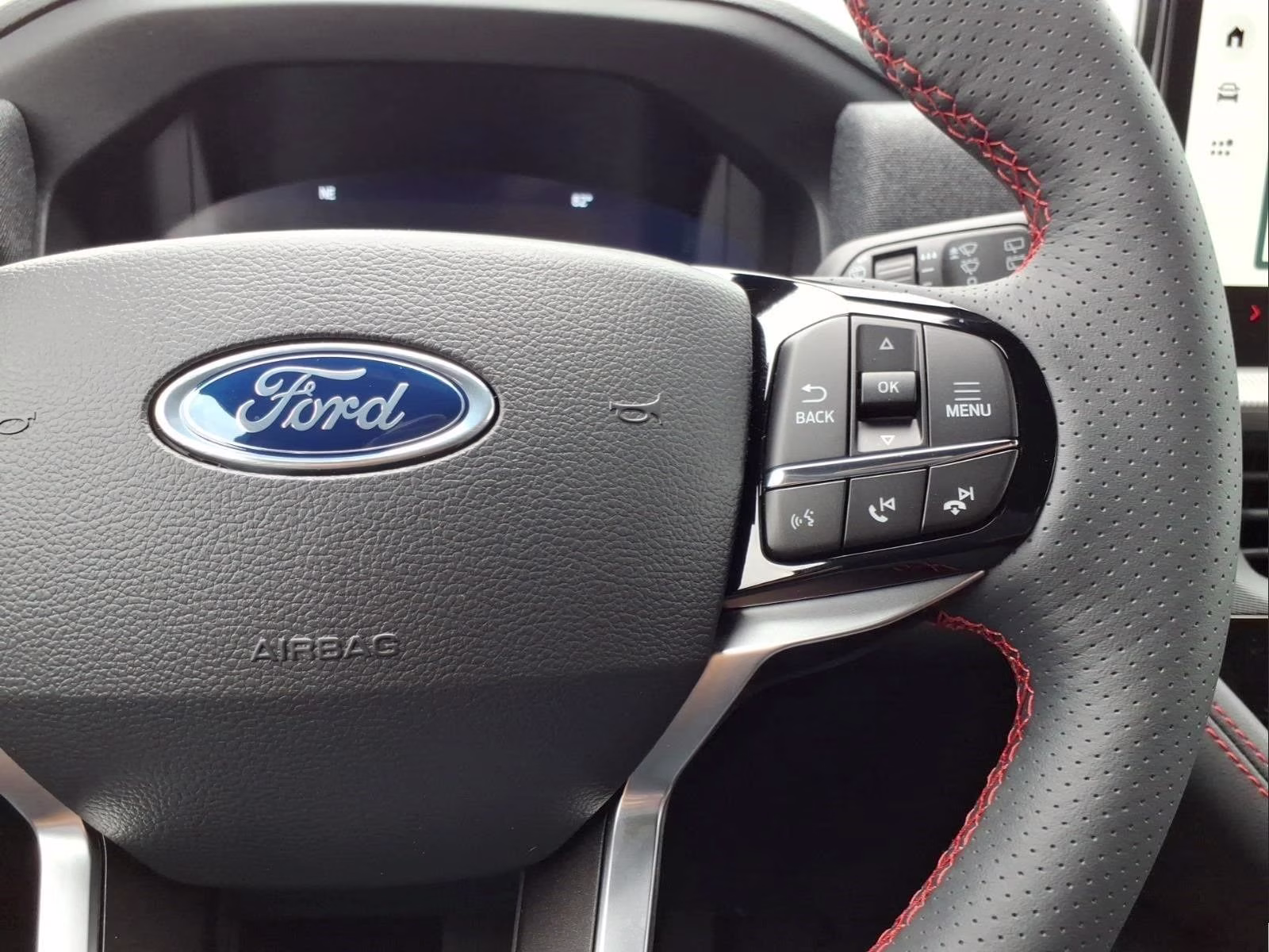 2026 White Ford Explorer ST-Line RWD SUV