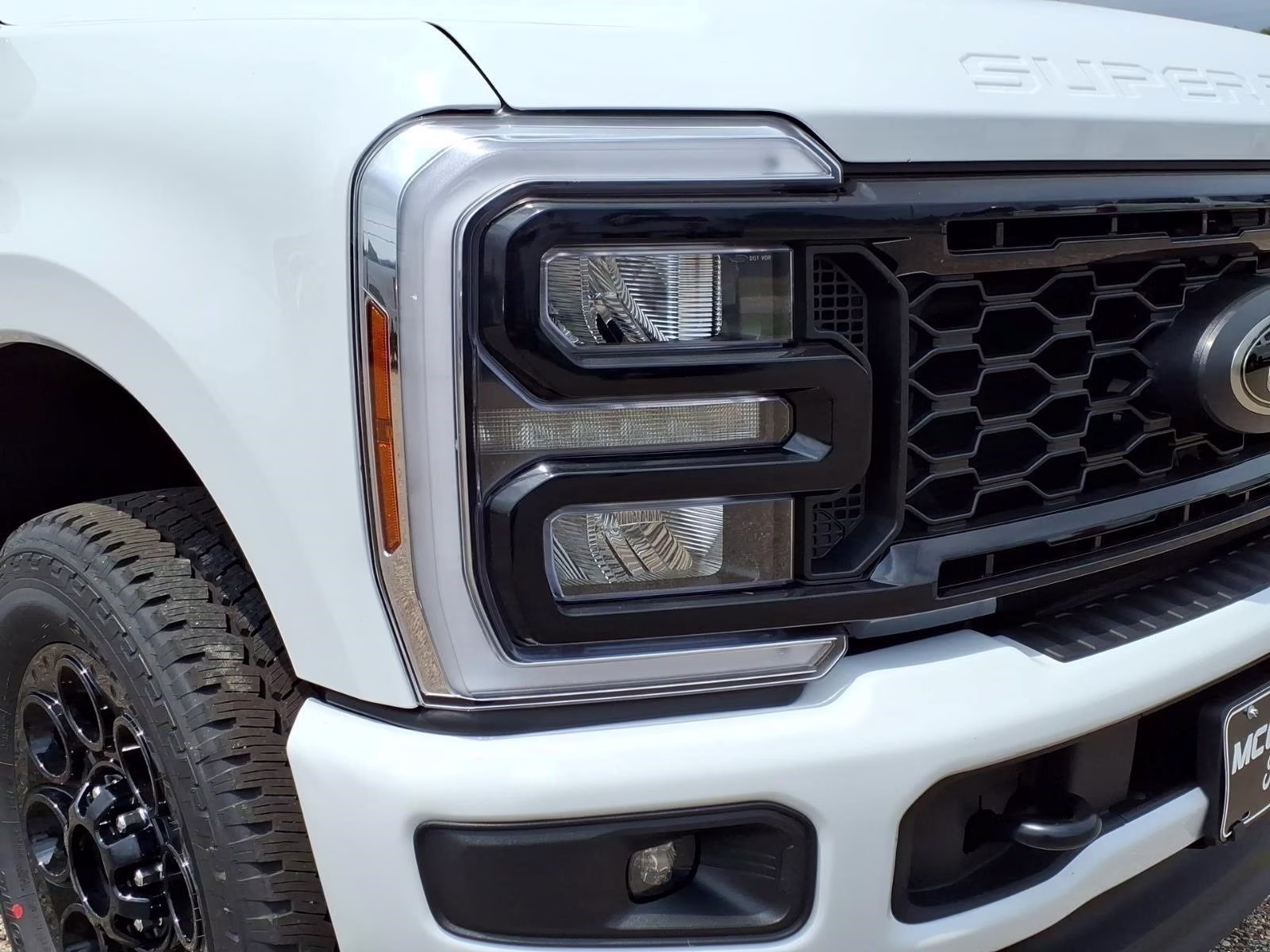 2026 Oxford White Ford Super Duty F-250 SRW Lariat 4X4 Truck