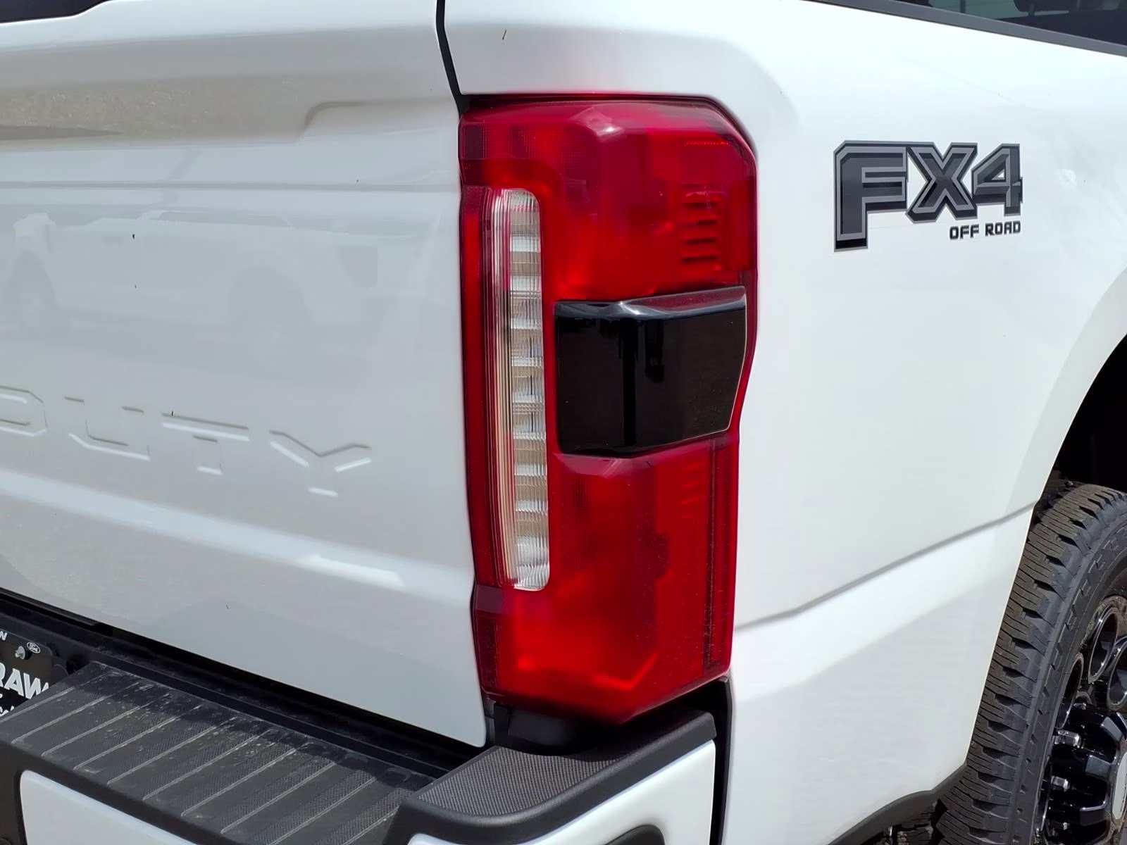 2026 Oxford White Ford Super Duty F-250 SRW Lariat 4X4 Truck