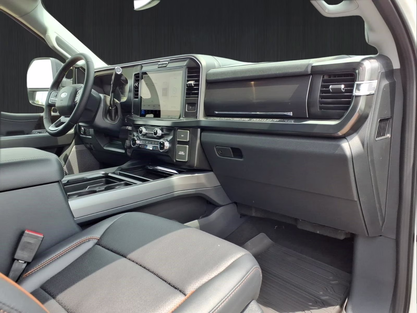 2026 Oxford White Ford Super Duty F-250 SRW Lariat 4X4 Truck