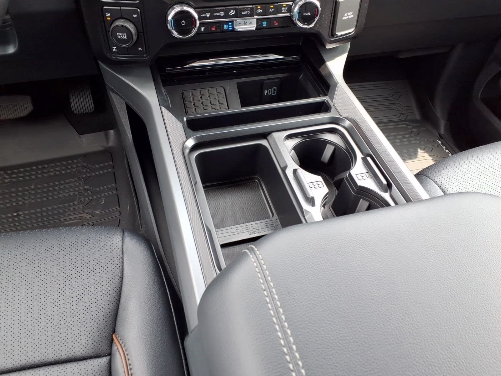 2026 Oxford White Ford Super Duty F-250 SRW Lariat 4X4 Truck