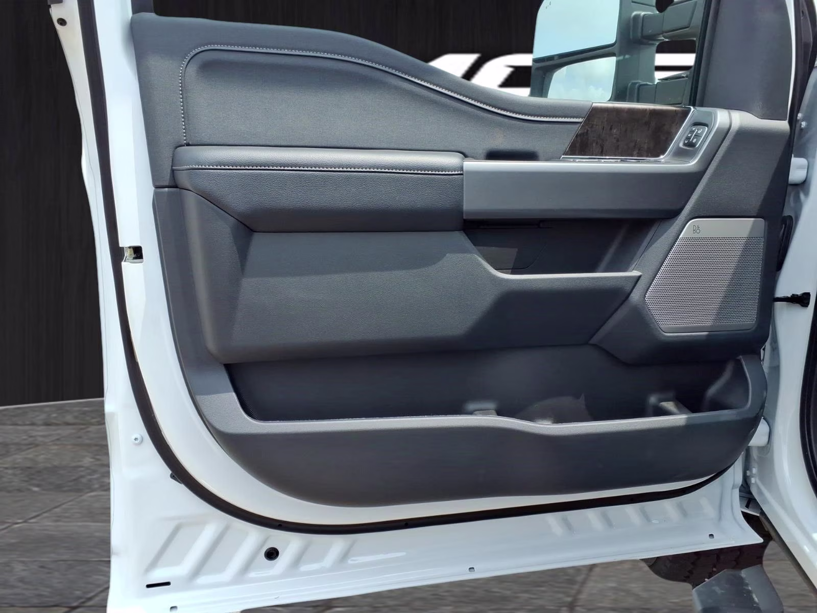 2026 Oxford White Ford Super Duty F-250 SRW Lariat 4X4 Truck