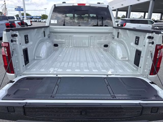 2026 Avalanche Ford F-150 XLT RWD Truck