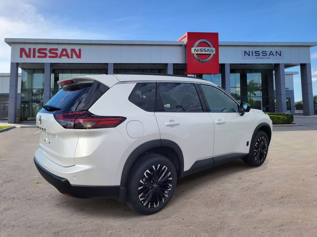 2026 Everest Wh Nissan Rogue Dark Armor FWD SUV