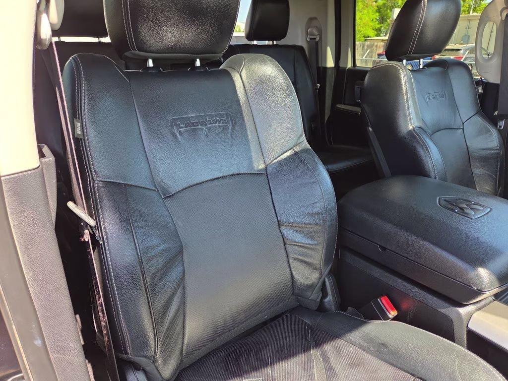 2015 Brilliant Black Crystal Pearlcoat Ram 3500 Laramie 4X4 Truck