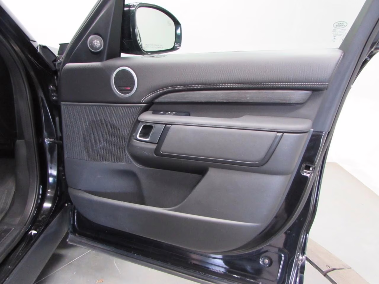 2022 Santorini Black Metallic Land Rover Discovery S R-Dynamic AWD SUV