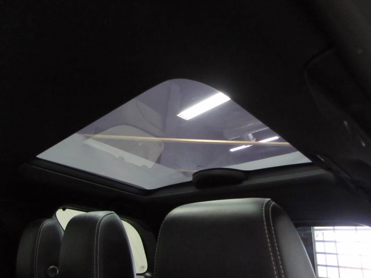 2022 Santorini Black Metallic Land Rover Discovery S R-Dynamic AWD SUV