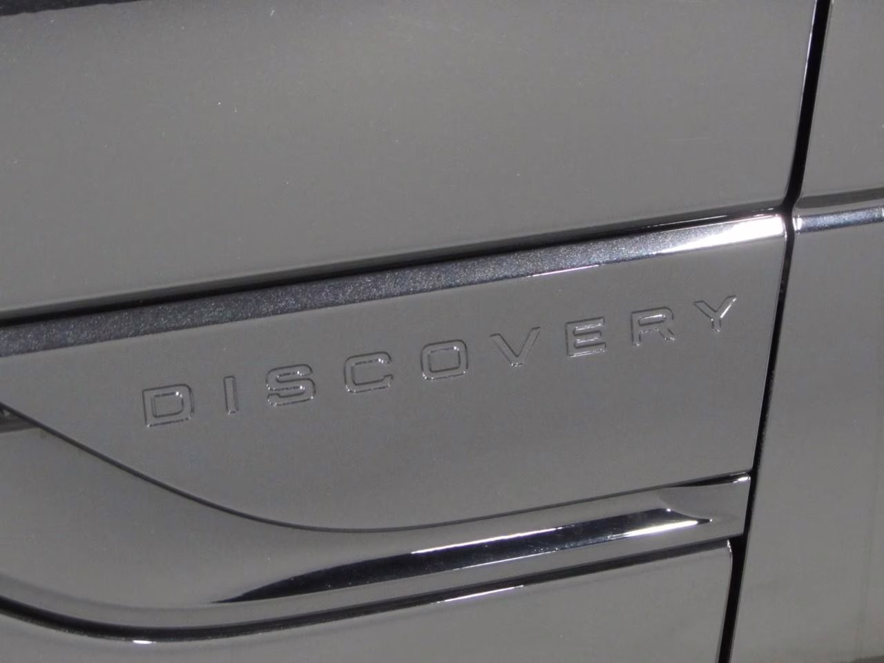 2022 Santorini Black Metallic Land Rover Discovery S R-Dynamic AWD SUV