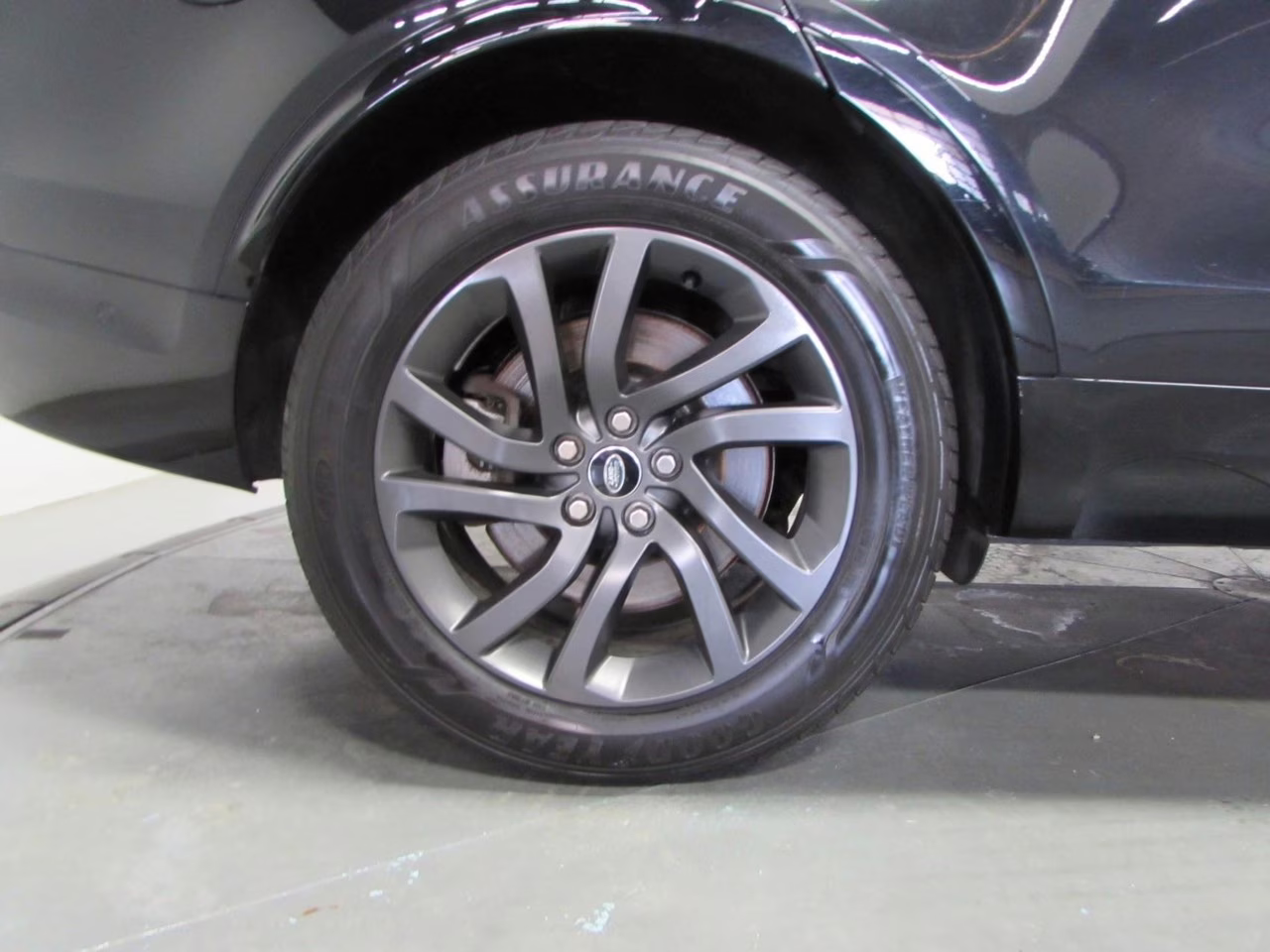 2022 Santorini Black Metallic Land Rover Discovery S R-Dynamic AWD SUV