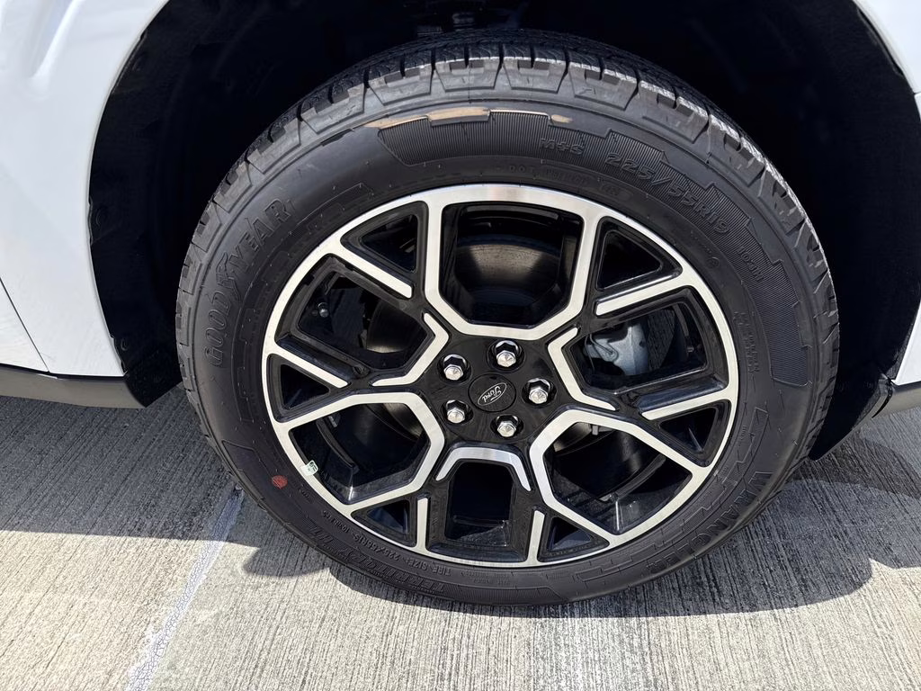 2026 Oxford White Ford Maverick Lariat AWD Truck