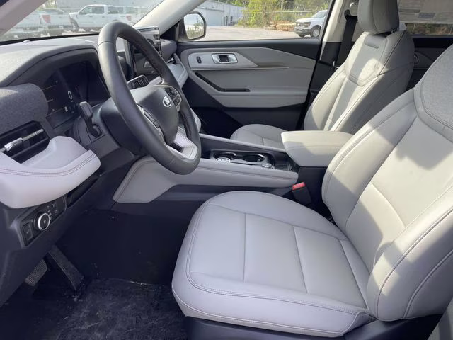 2026 White Metallic Ford Explorer Active RWD SUV