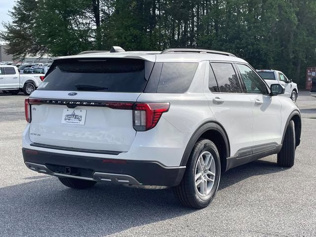 2026 White Metallic Ford Explorer Active RWD SUV